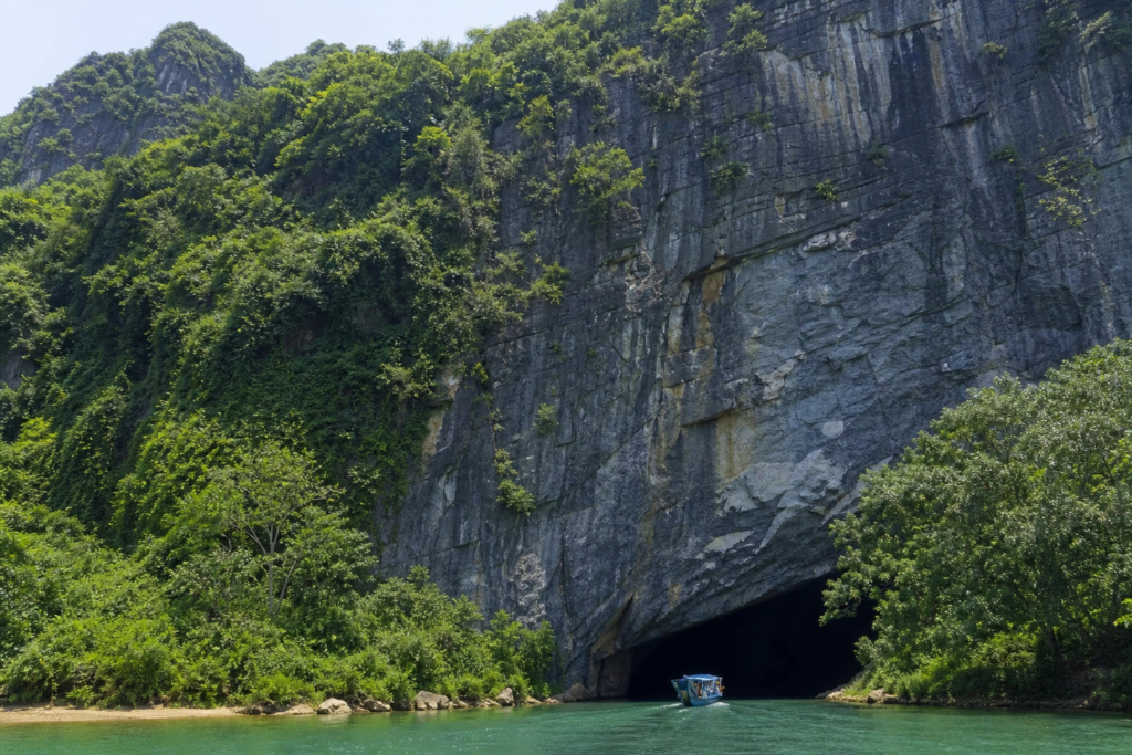 phong nha cave entrance
